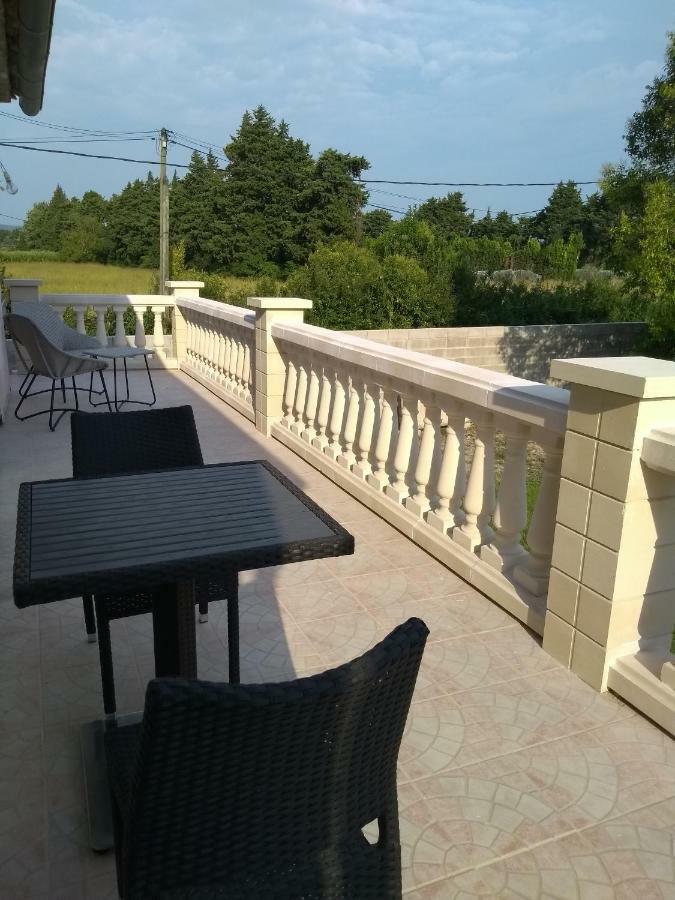 Maison 4 Etoiles Et Studio 3 Etoiles Independants Avec Piscine ลีล-ซูร์-ลา-ซอร์ก ภายนอก รูปภาพ